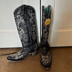 Corral ultra flexible sole boots.